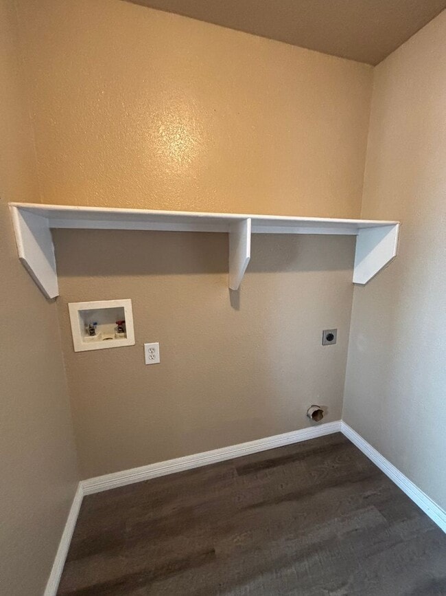 Building Photo - 525 Bretts Way