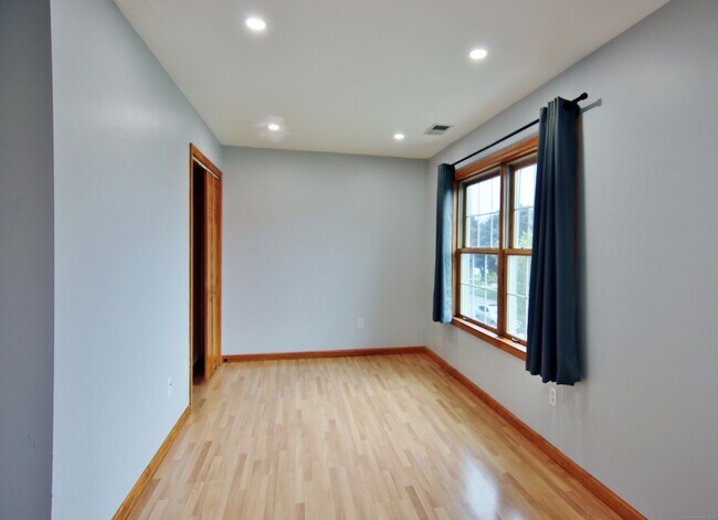 Building Photo - 290 Folino Dr