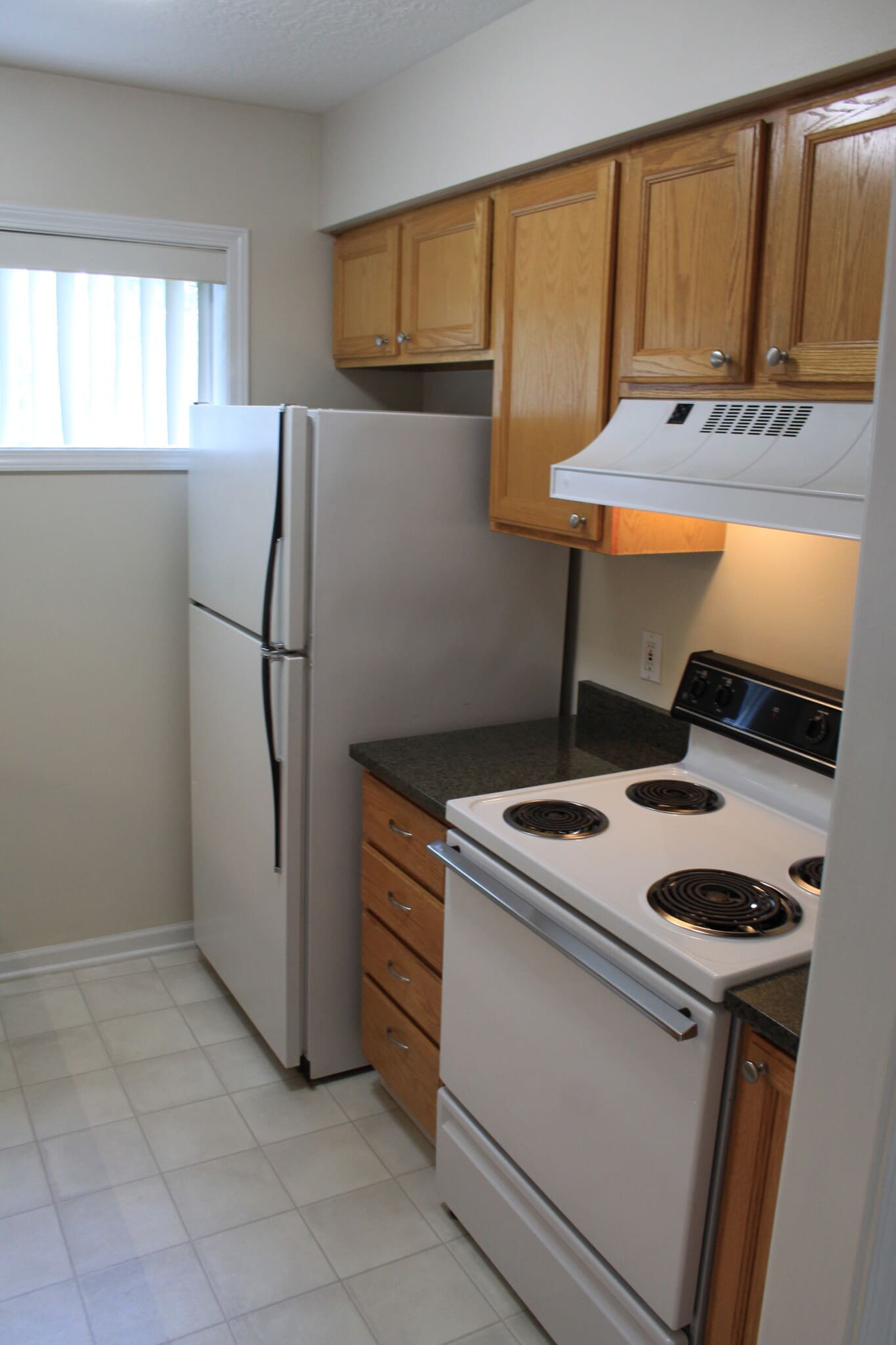 Kitchen - 15920 Short St