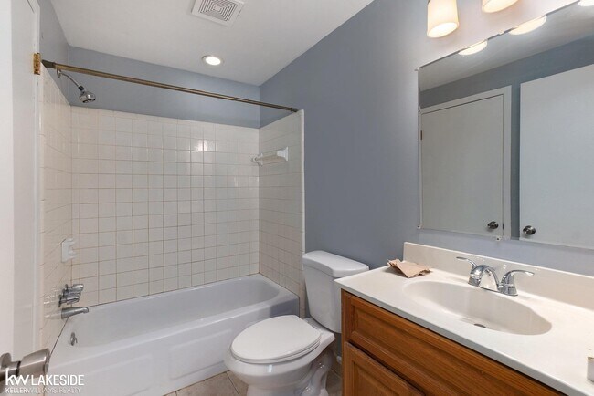 Building Photo - 37334 Matthew Ct