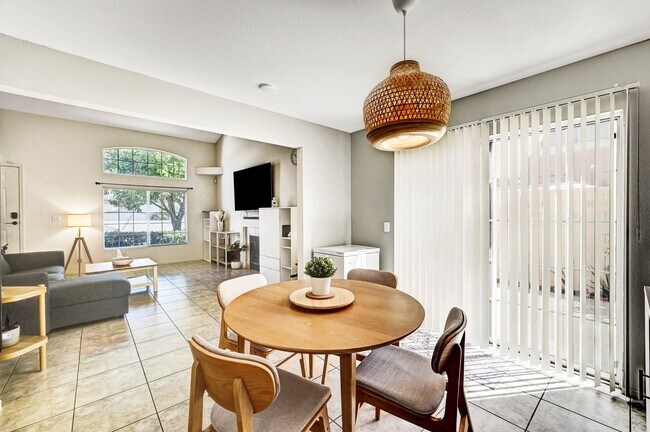 Building Photo - 2 Bedroom Condo w/ Patio & 1 Car Attached ...