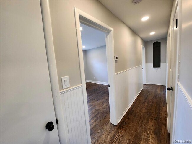 Building Photo - 15705 Juliana Ave