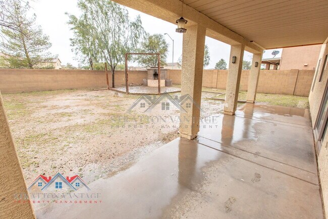 Building Photo - 110 Cholla St