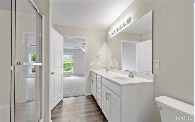 Building Photo - 4602 Siesta Dr