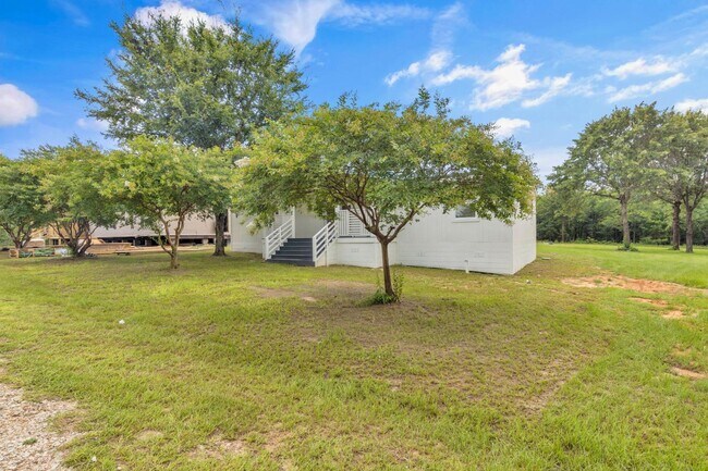 Building Photo - 451 N Hill Rd