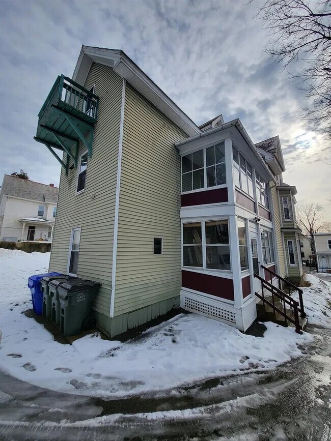 Building Photo - 324 E High St