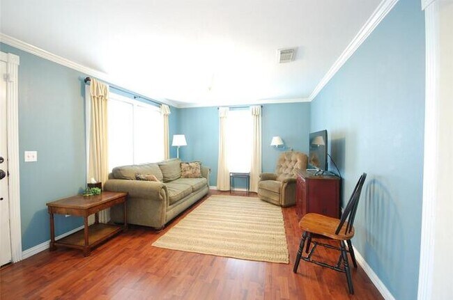 Building Photo - 1105 Avenue D