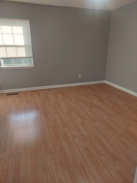 Bedroom 1 - 139A Shearer St