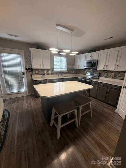 Building Photo - 18506 Oakhurst Blvd