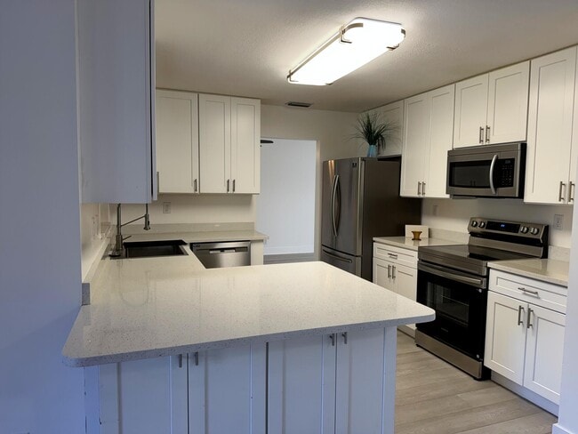 Building Photo - 221 Bilbao St