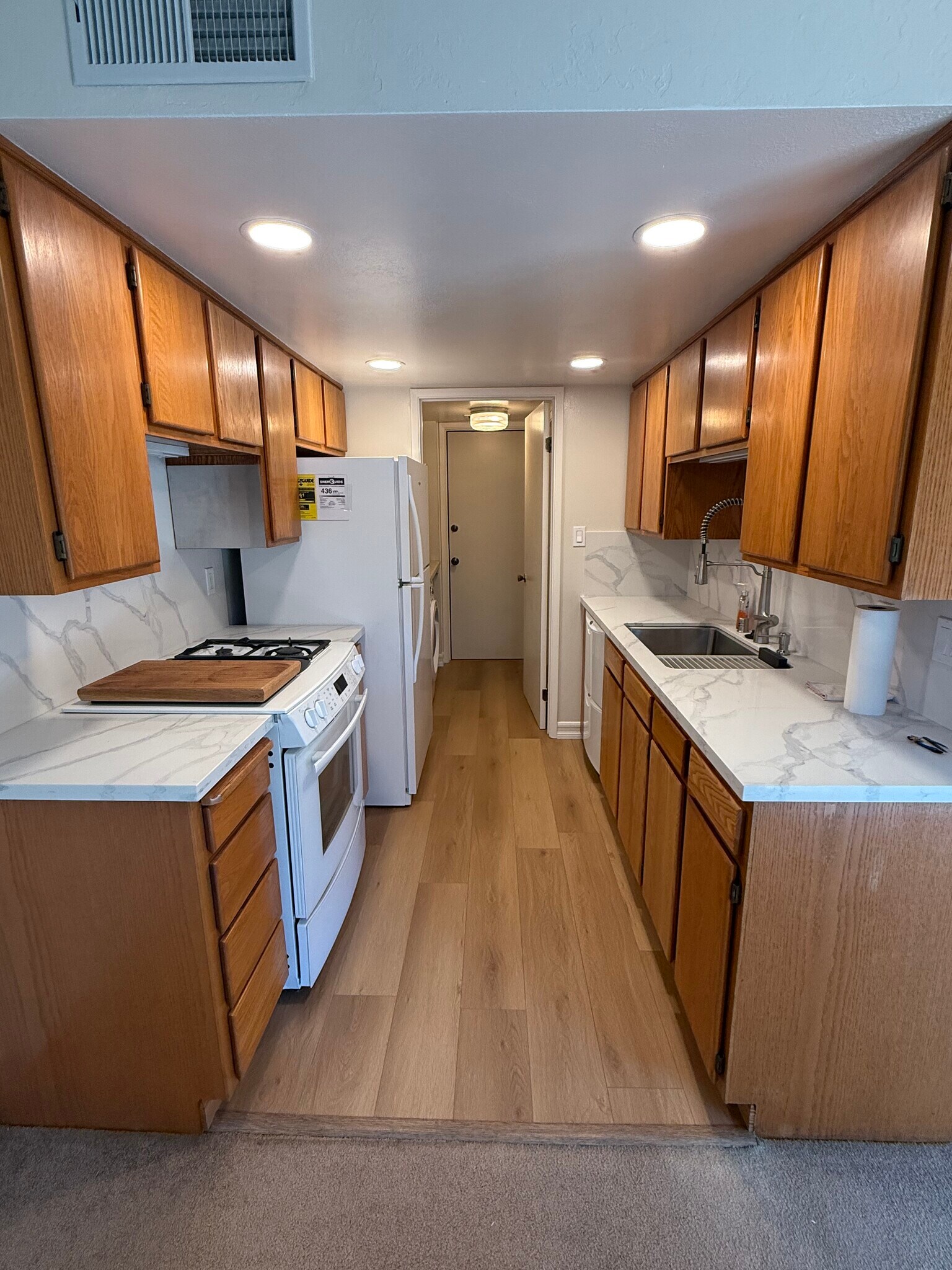 Kitchen w/updated appliances - 1771 Gazelle Way
