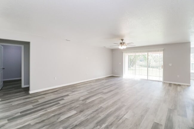 Building Photo - 5468 Chestnut Ridge Rd