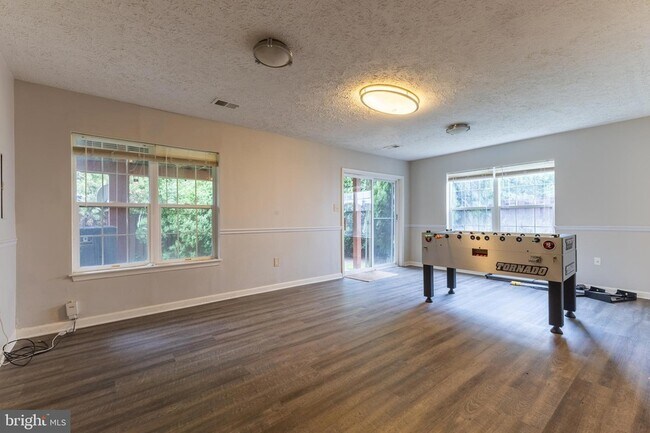 Building Photo - 20283 Glenrobin Terrace