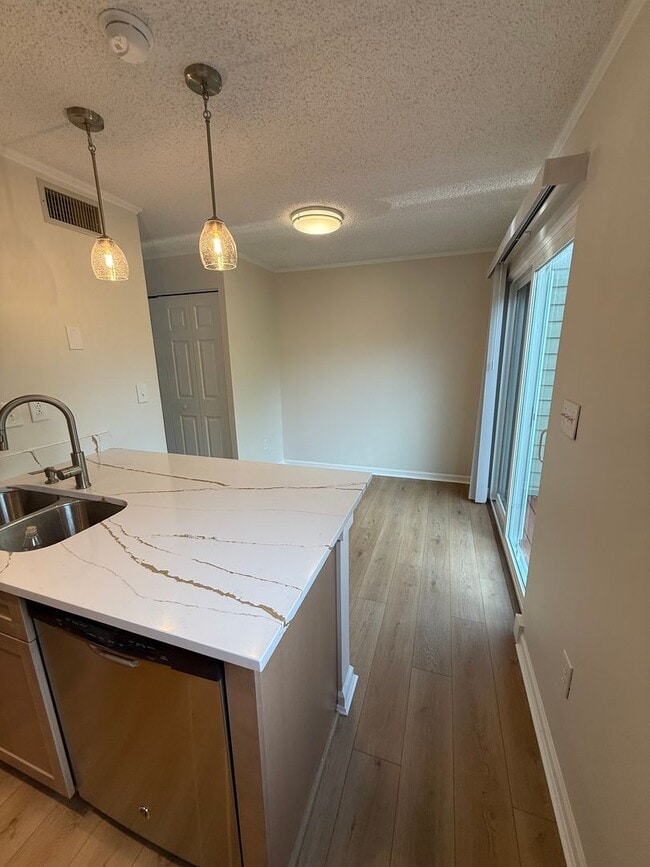 Building Photo - Long Term Rental - Smoke Rise Townhouse - ...