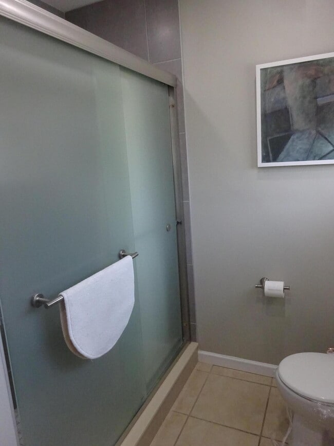 Building Photo - 2723 Emory Dr W