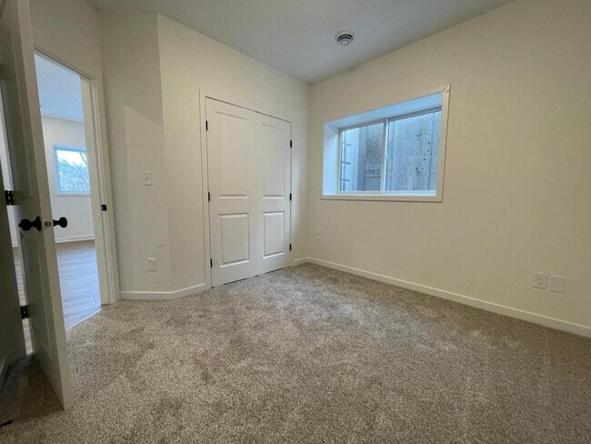 Building Photo - Rochester Rental
