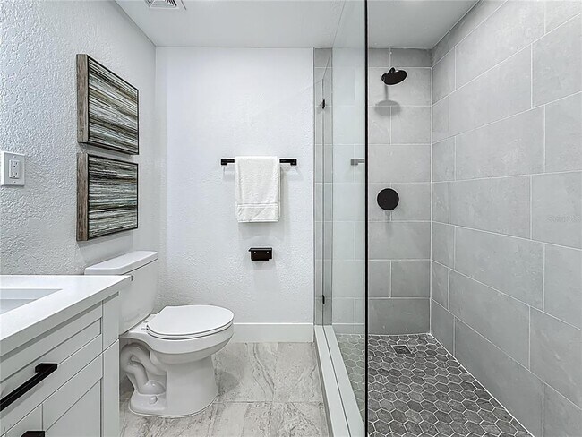 Building Photo - 572 Baywood Dr N