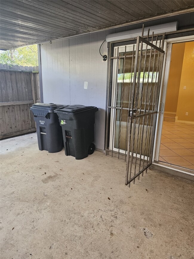 Building Photo - 5853 Village Forest Ct