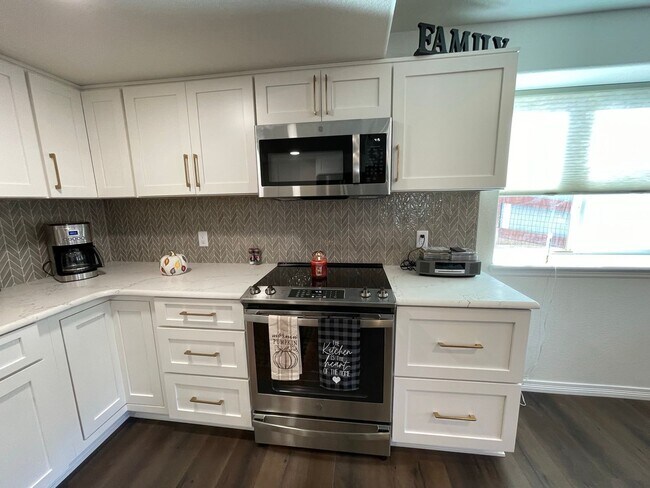 Building Photo - Harmonious Blend of Style, Comfort, and Fu...