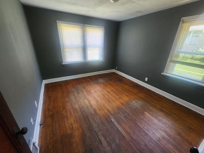 Building Photo - 3412 Pine Grove Ave