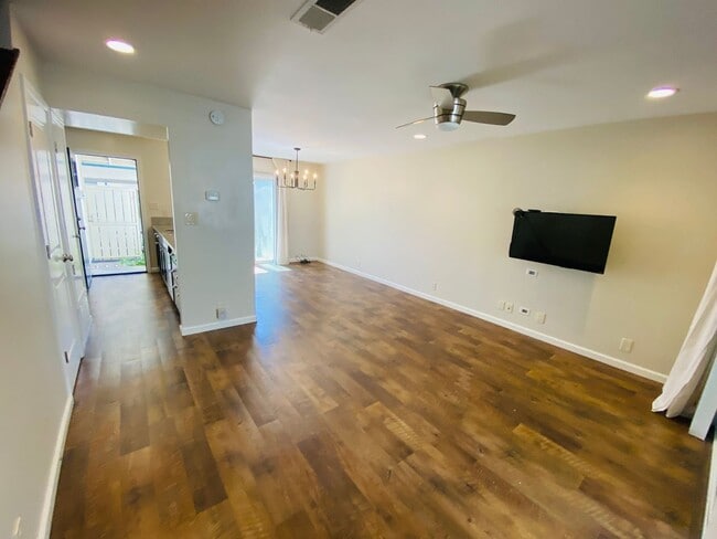 Building Photo - 1104 Roundtree Ct
