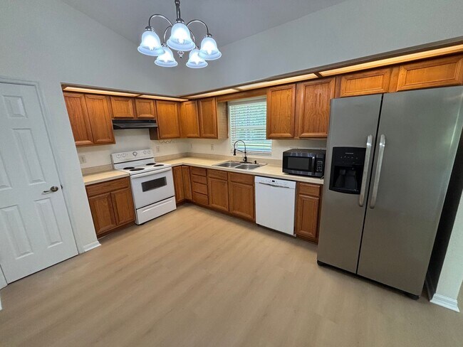 Building Photo - Emerald Point - Southwest Ocala | 3/2 1577 sqft