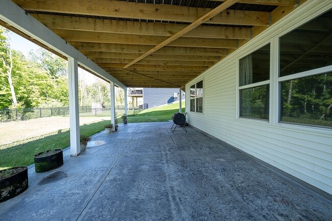 Building Photo - 5004 Trillium Cove NE