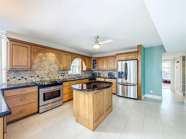 Building Photo - 401 N Riverside Dr