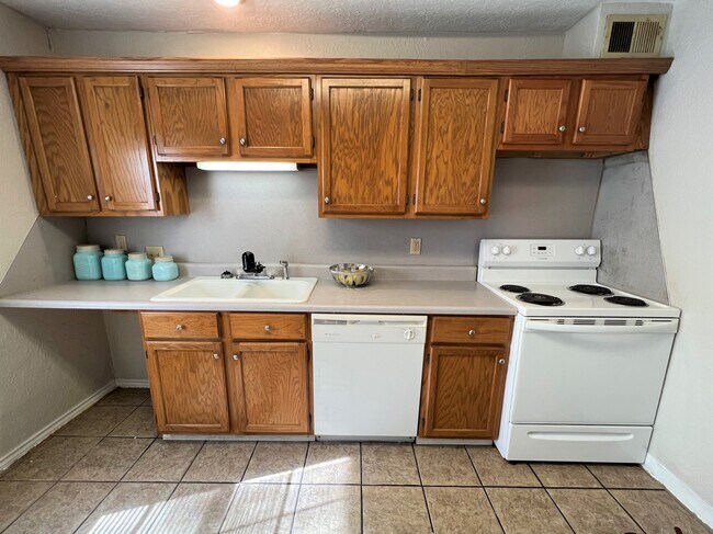 Building Photo - 1107 NW Bell Ave