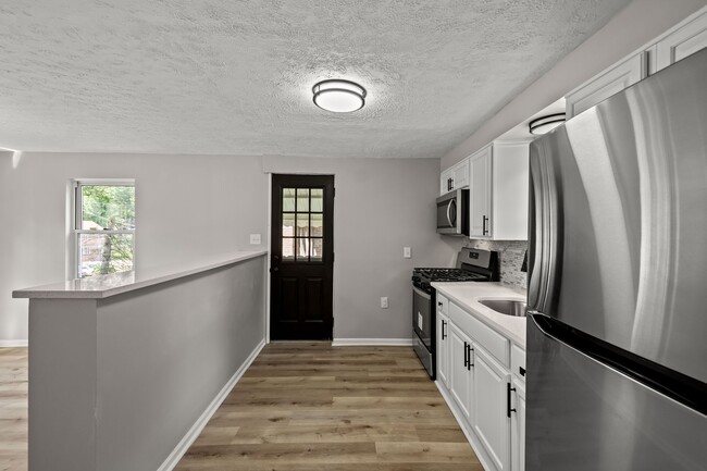 Building Photo - Stunning 3 bedroom home in Penn Hills avai...