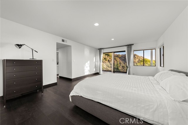 Building Photo - 685 Nyes Pl