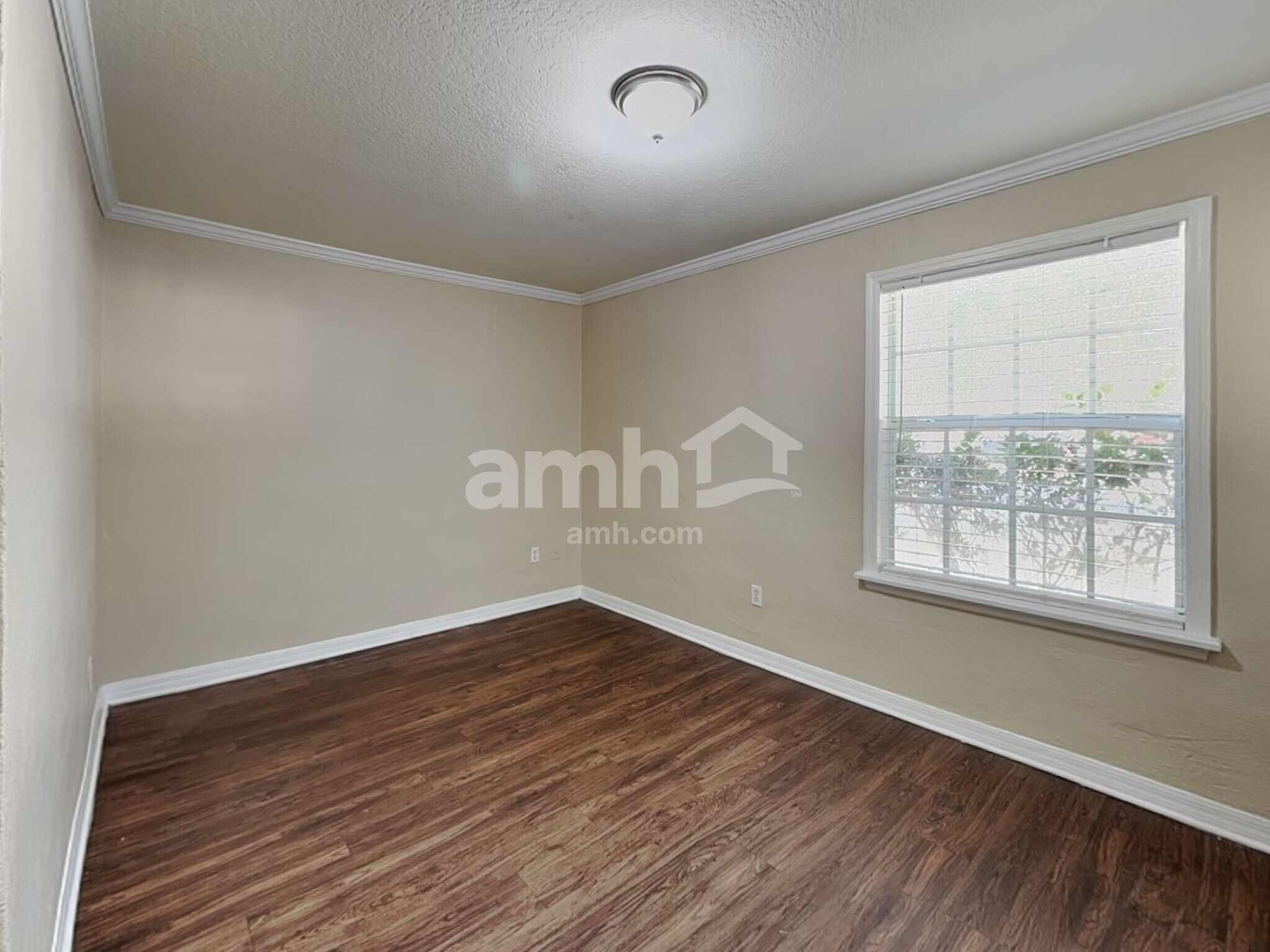 Building Photo - 245 Oak Run Ct