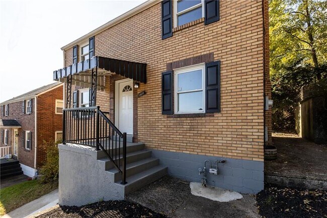 Building Photo - 2982 Kestner Ave