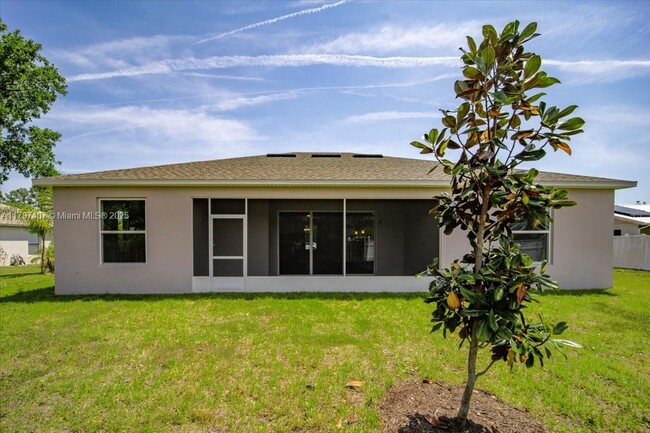Building Photo - 11 Burgundy Pl