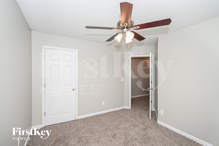 Building Photo - 7775 Poppy Dr