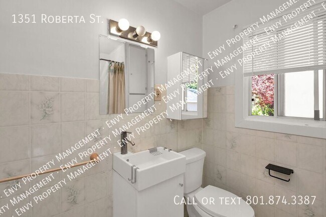 Building Photo - 1351 Roberta St