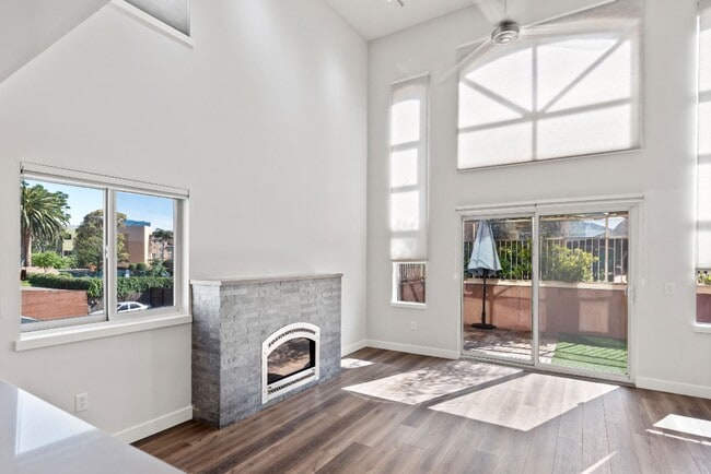 Building Photo - Well maintained two-story condo - Bright End Unit - Lease Terms Options Outlined in Description