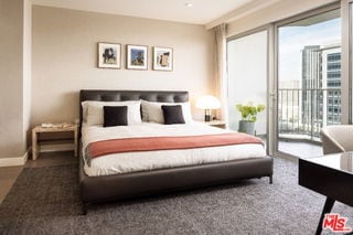 Building Photo - 2025 Ave of the Stars