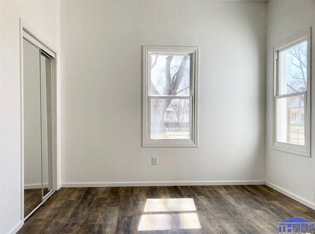 Building Photo - Charming North Side 2BR Home – Updated & M...