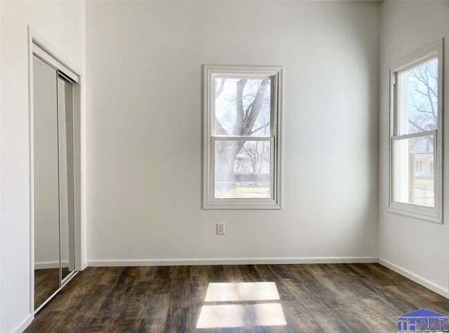 Building Photo - Move in by November 30th… and pay NO RENT ...