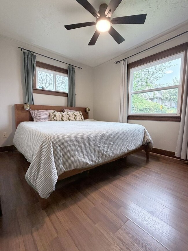 Building Photo - Charming 2 bedroom 1 bath house Available 05/01/2026