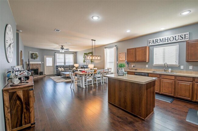 Building Photo - 7616 Berrenda Dr
