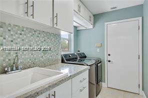 Building Photo - 1884 Classic Dr