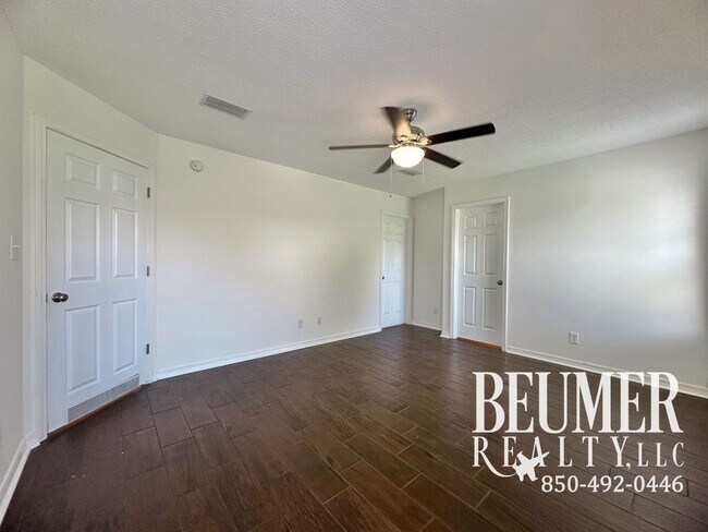 Building Photo - 3 bedroom 2 bath home with Beautiful Backyard