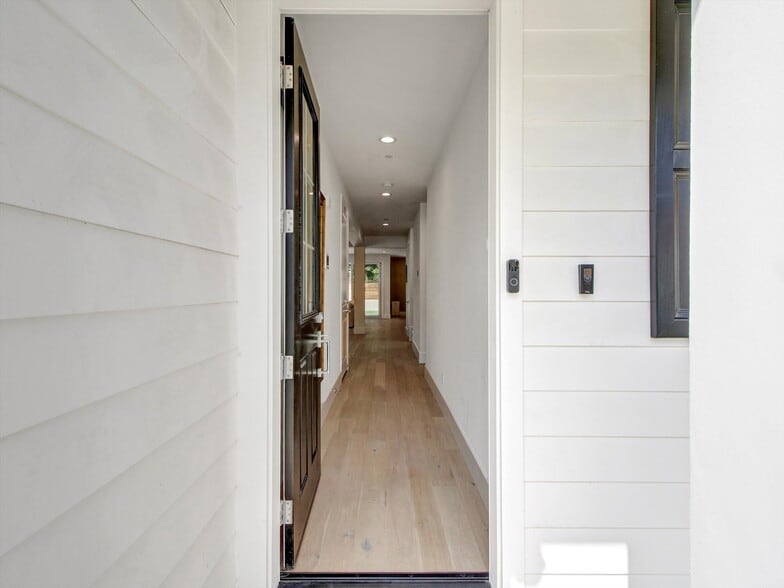 Building Photo - 10593 Kinnard Ave