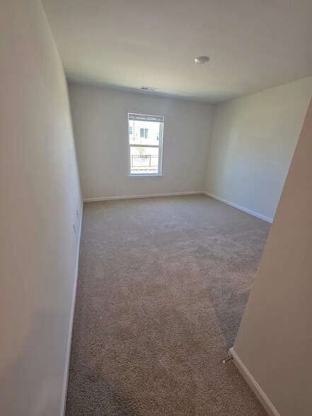 Building Photo - 5131 Hyrule Dr