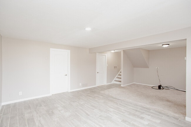 Building Photo - 720 Durham Ln