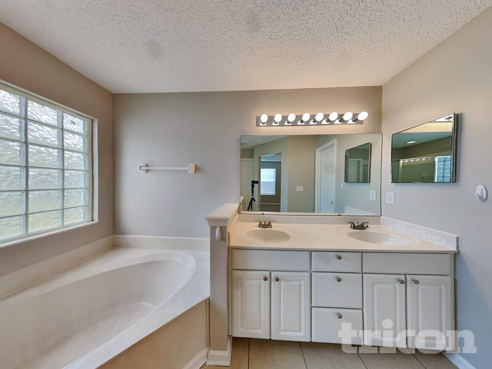 Building Photo - 883 Oak Arbor Cir