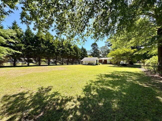 Building Photo - Adorable 2 Bedroom Home in the Heart of Nashville!