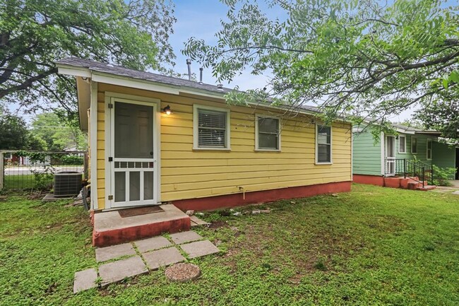 Building Photo - 1708 Chicon St